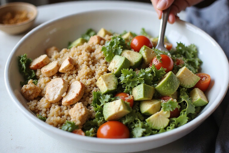 Míchání salátu s dresinkem